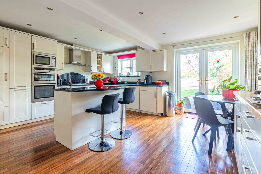 Property photo 2 of 15 Picture No. 18