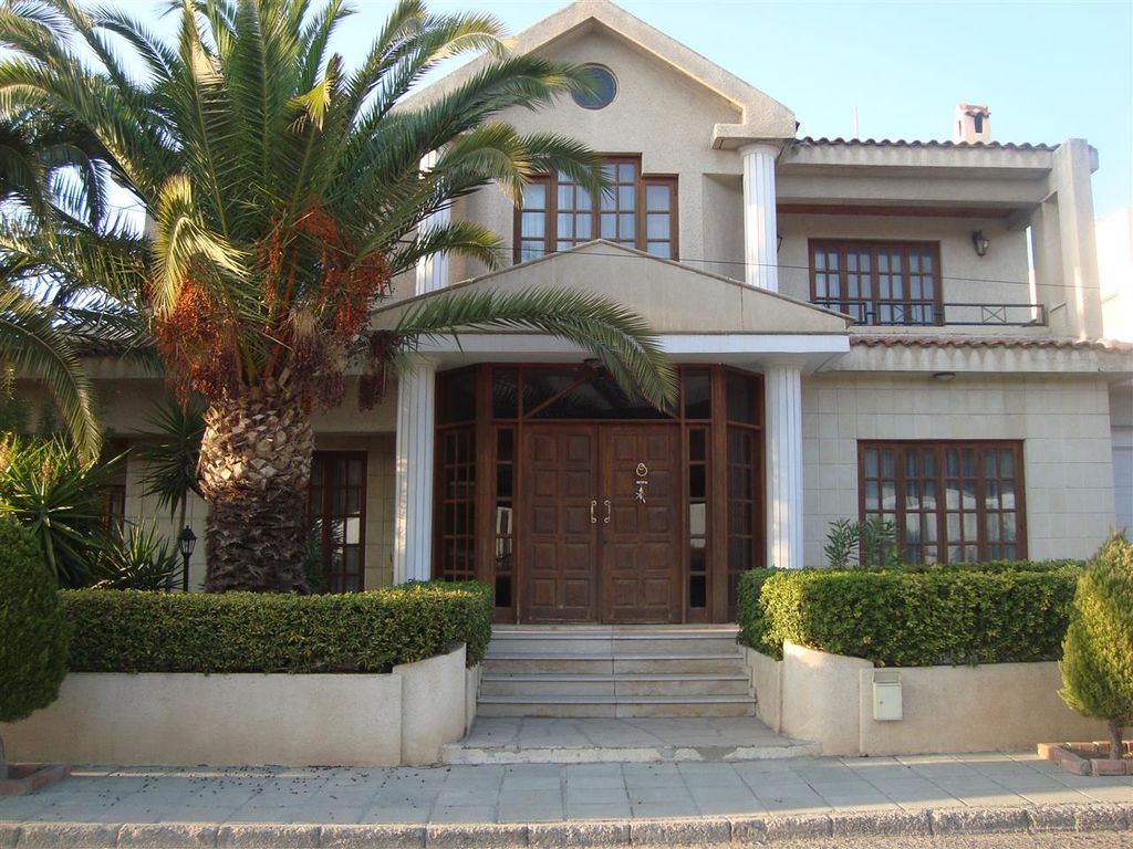 Property photo 1 of 8