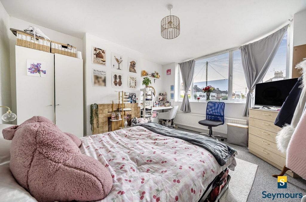 Property photo 3 of 13 Living Room