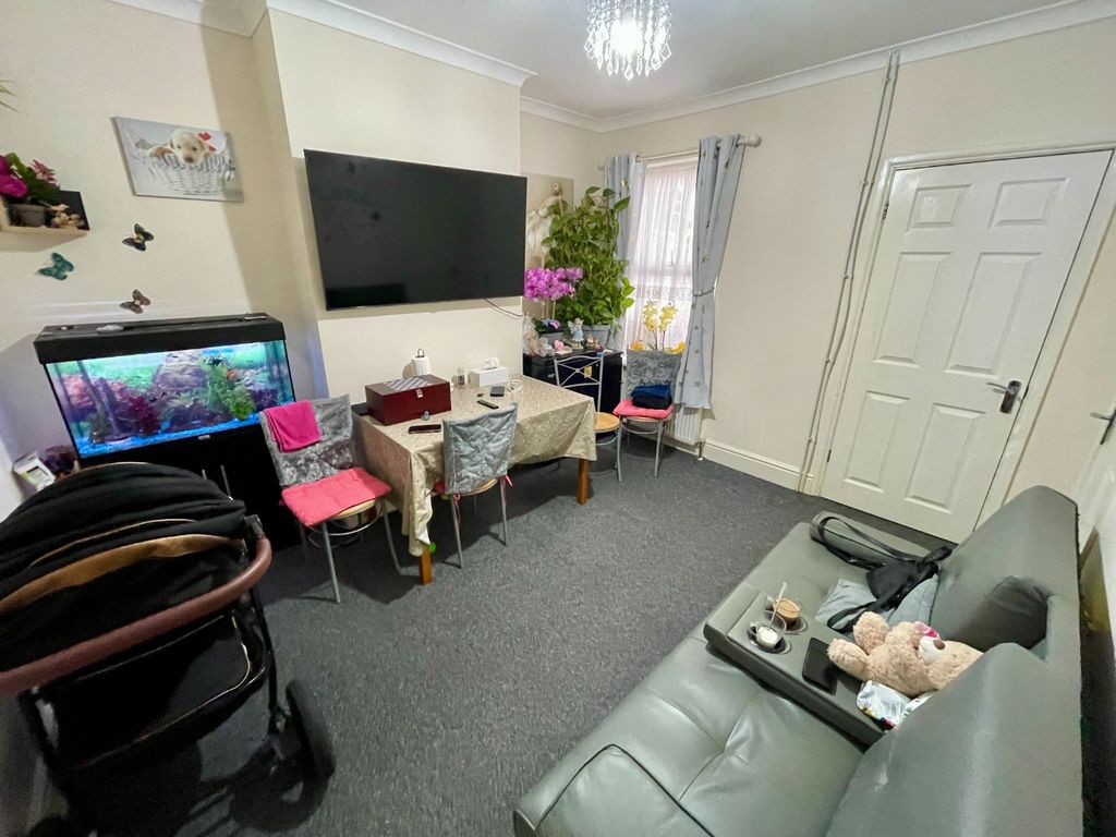 Property photo 2 of 10 4007373