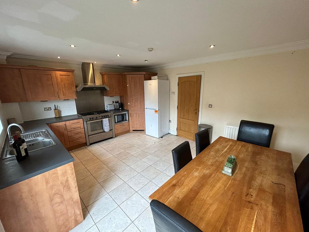 Property photo 3 of 31