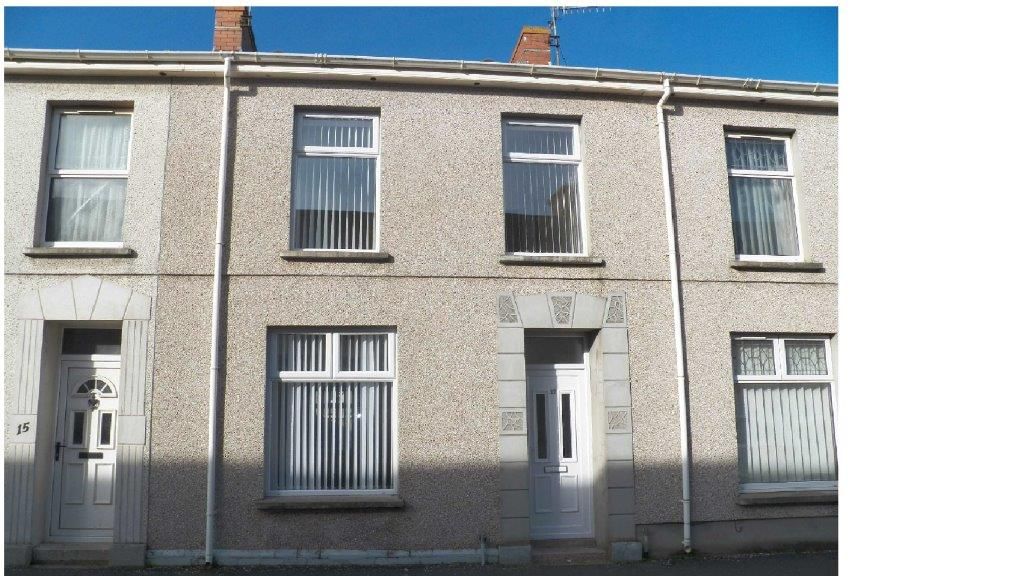 Property photo 1 of 6 Front