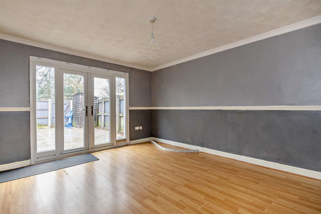 Property photo 3 of 10 8682861-Interior13-800.Jpg