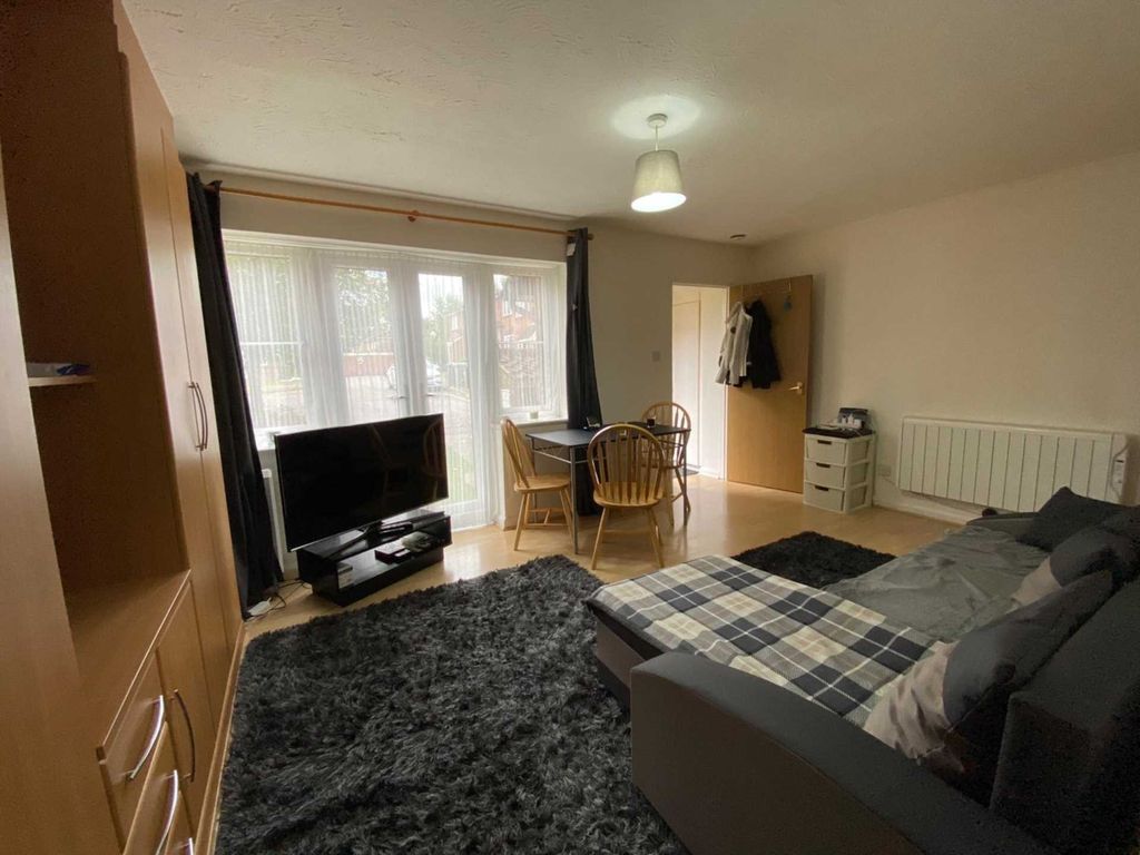 Property photo 3 of 6