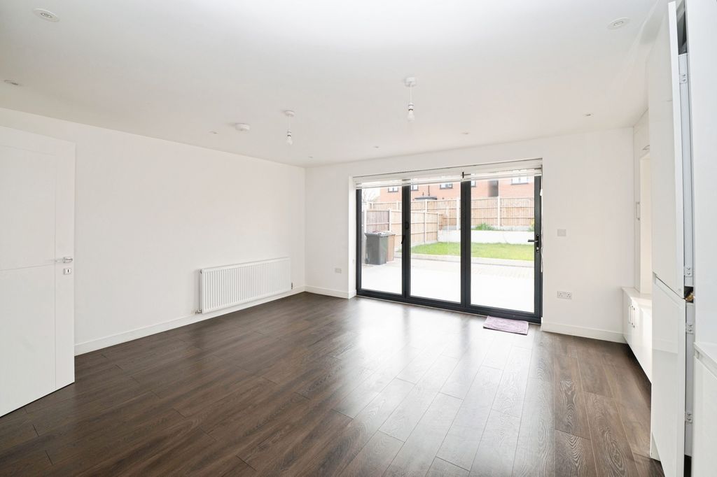 Property photo 3 of 15 Pbox-Img.Jpg