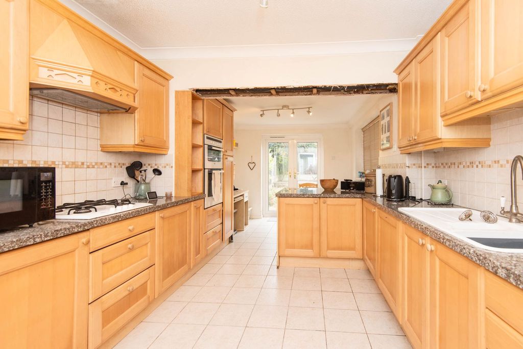 Property photo 3 of 16