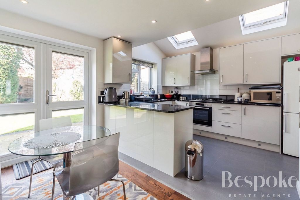 Property photo 2 of 40 Kitchen Breakfast Room