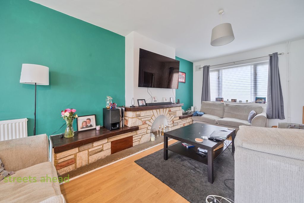 Property photo 2 of 21 d7037A1E-2A96-4d5...