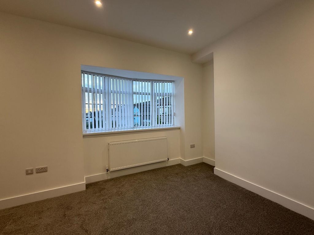 Property photo 2 of 30