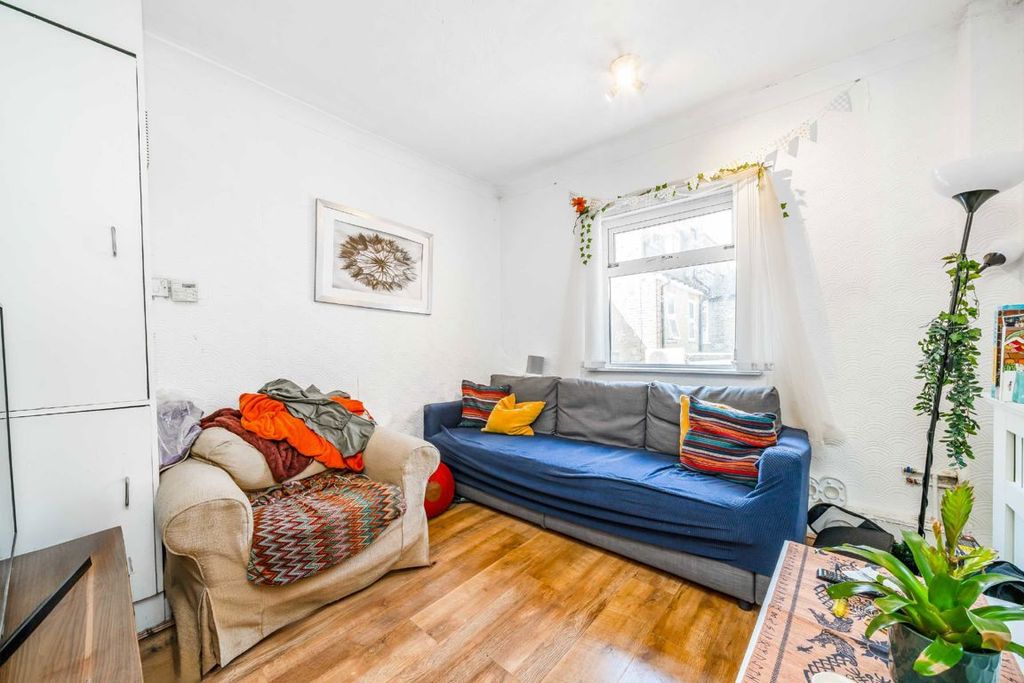 Property photo 3 of 4