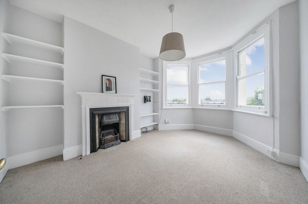 Property photo 2 of 29 1332521-6-6889F5A...