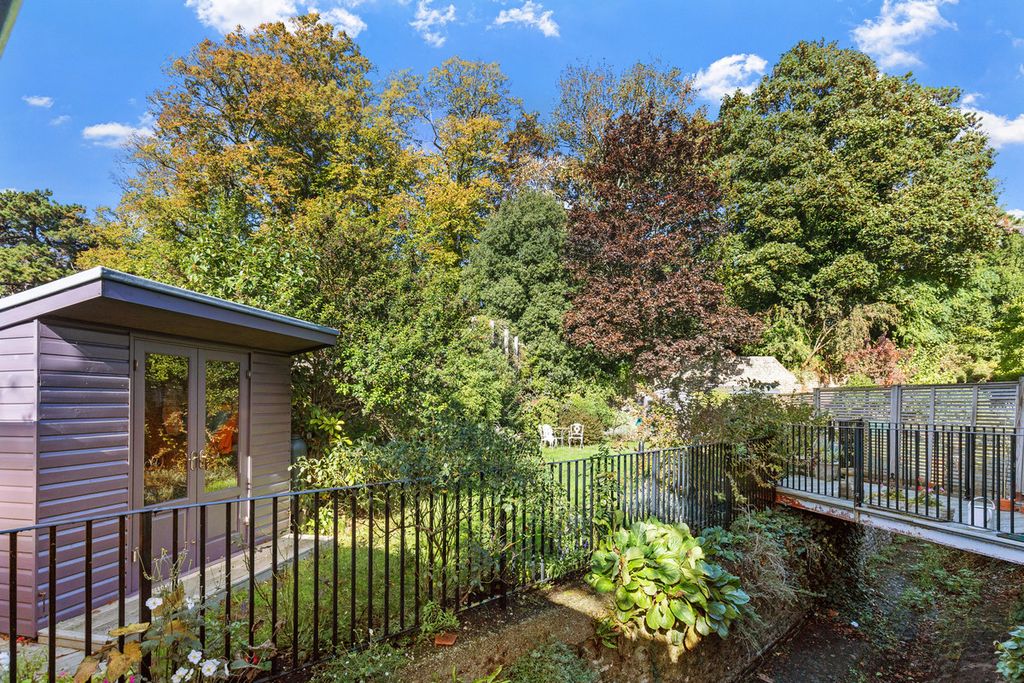 Property photo 2 of 31