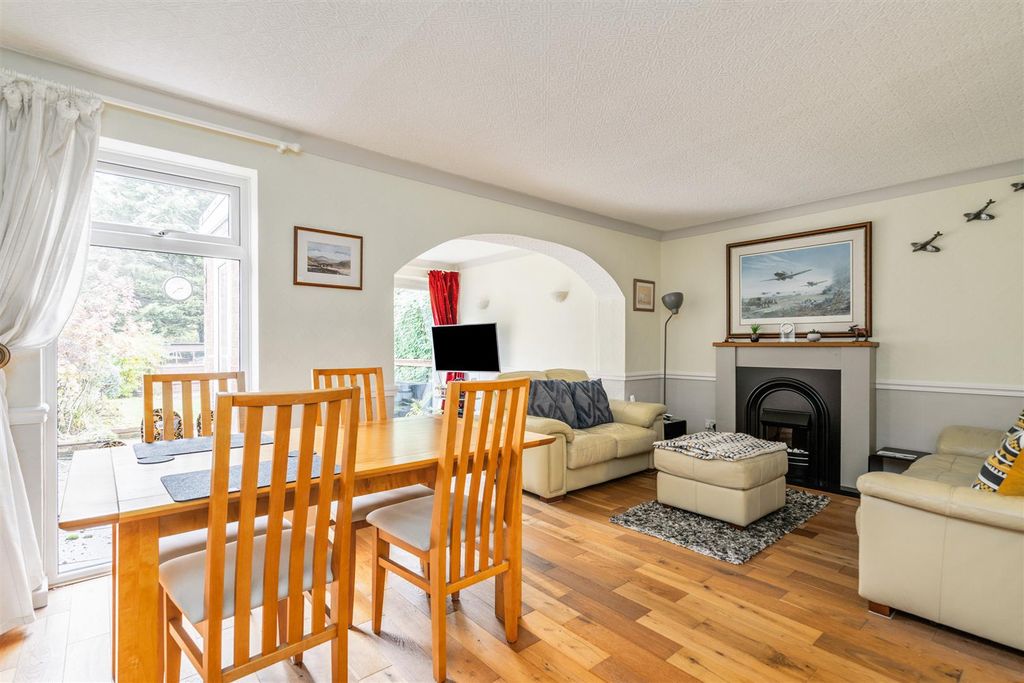 Property photo 2 of 12 18 Milholme Green_6.Jpg