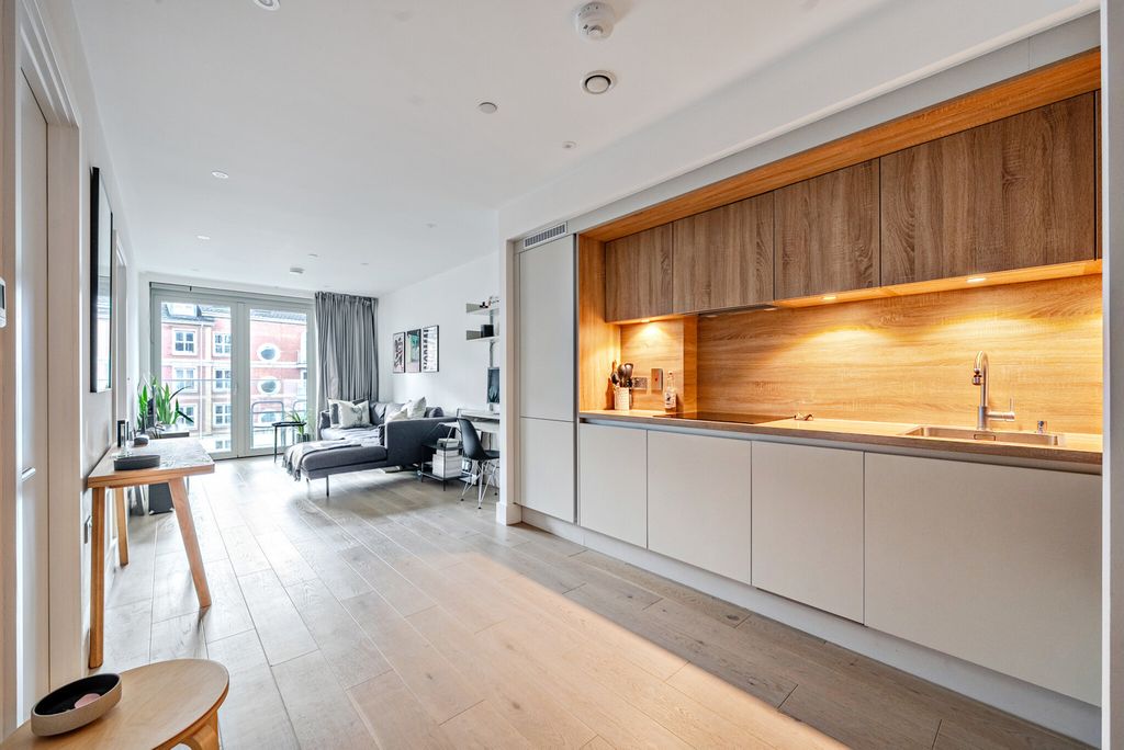 Property photo 2 of 21 1408573-1-6989B12...