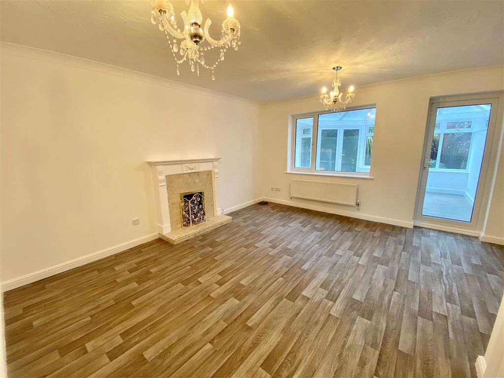 Property photo 3 of 10 Living Room