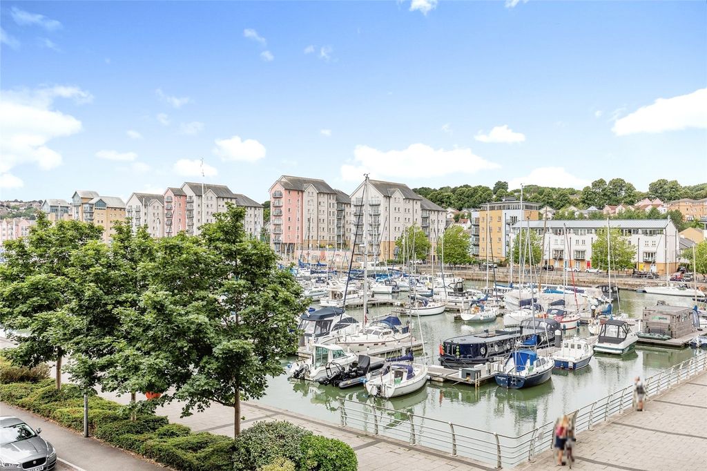 Property photo 2 of 14 Picture No. 12