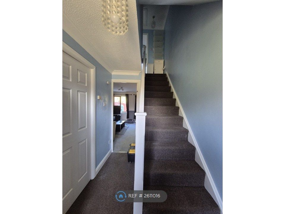 Property photo 2 of 10 Hallway