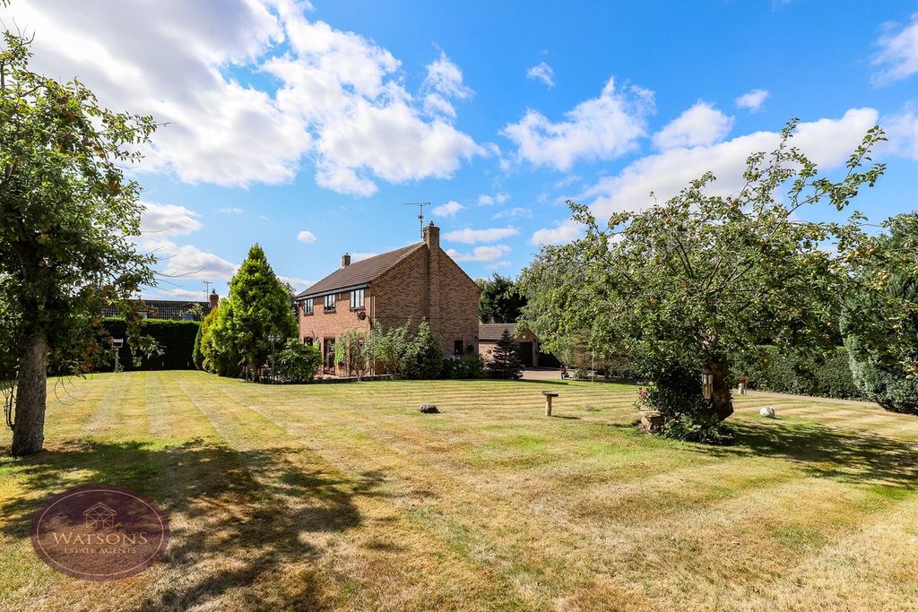 Property photo 2 of 39