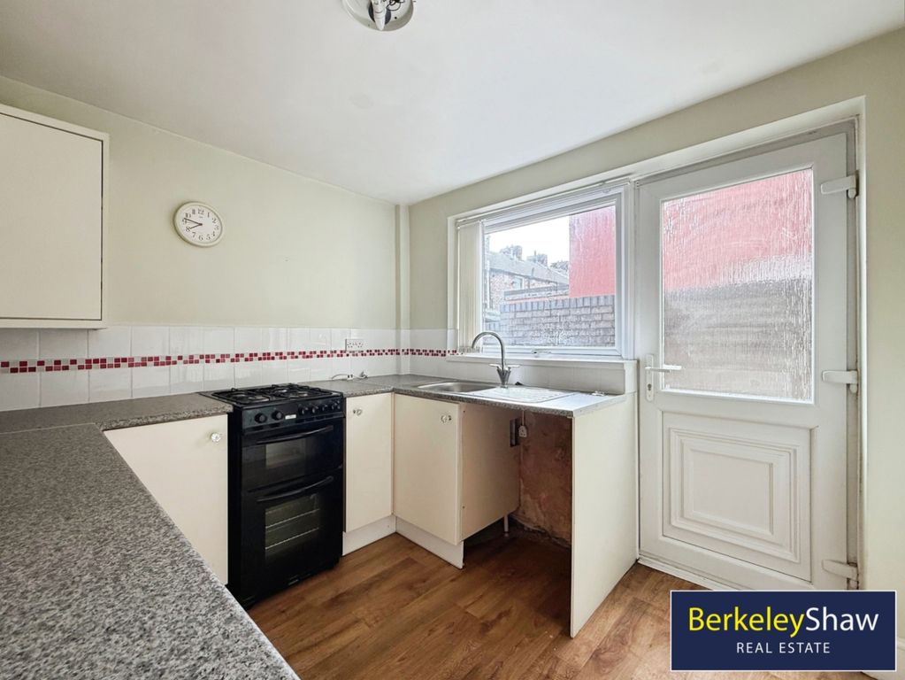 Property photo 3 of 15 Kitchen