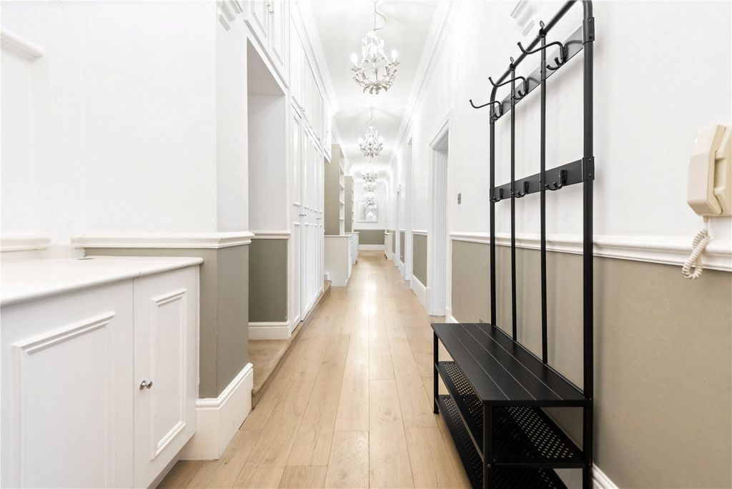 Property photo 2 of 17 Hallway