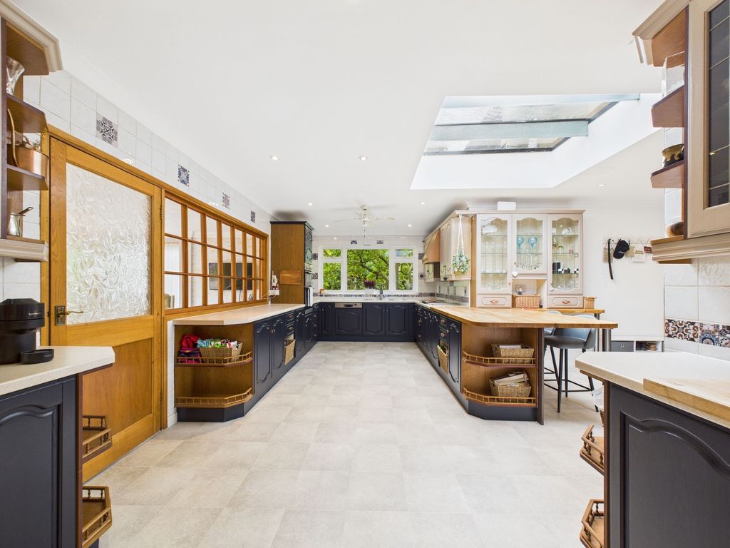 Property photo 2 of 40