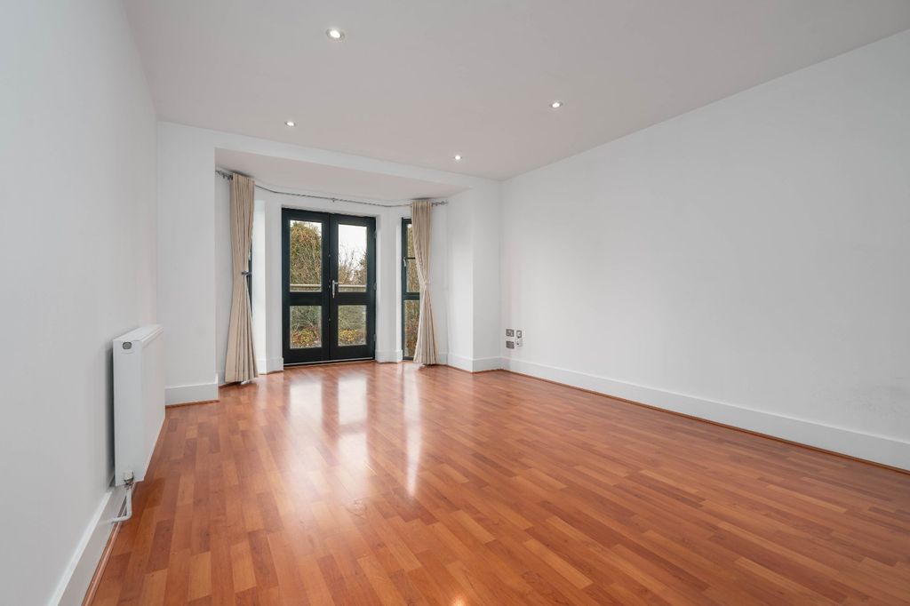 Property photo 3 of 19 Picture No. 01