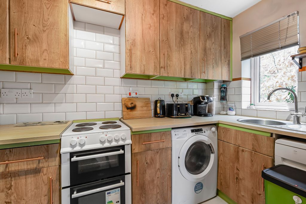 Property photo 2 of 12 Kitchen