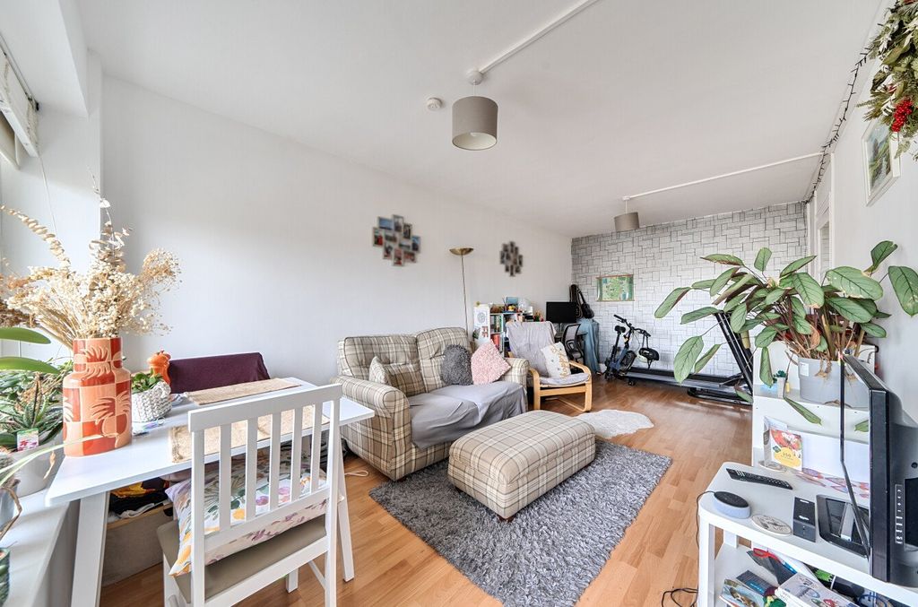 Property photo 3 of 8 Picture No. 15