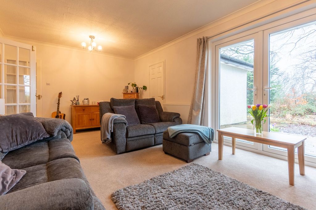 Property photo 2 of 18 Lounge