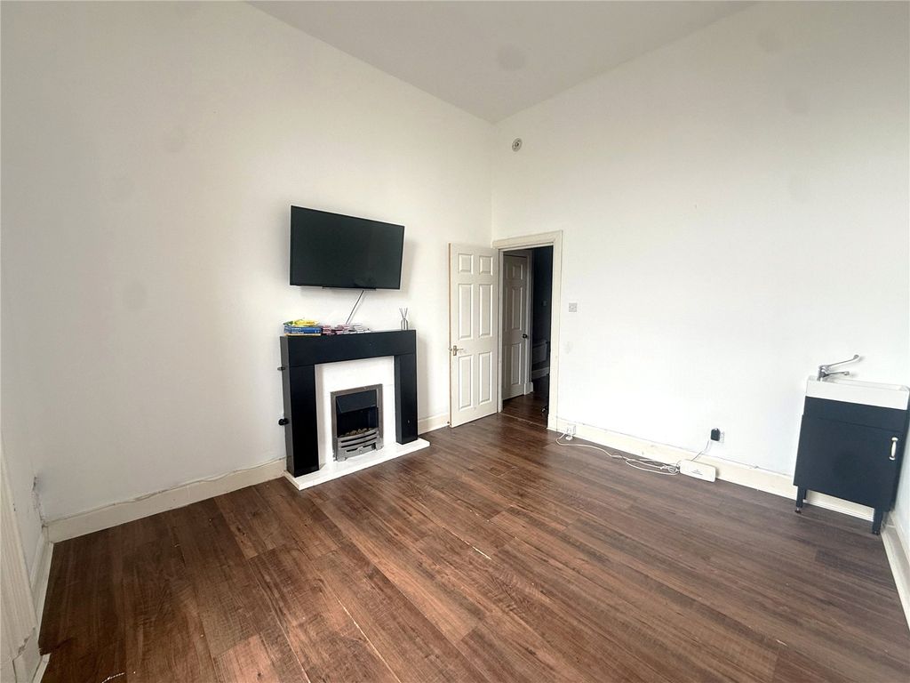 Property photo 2 of 6 Lounge