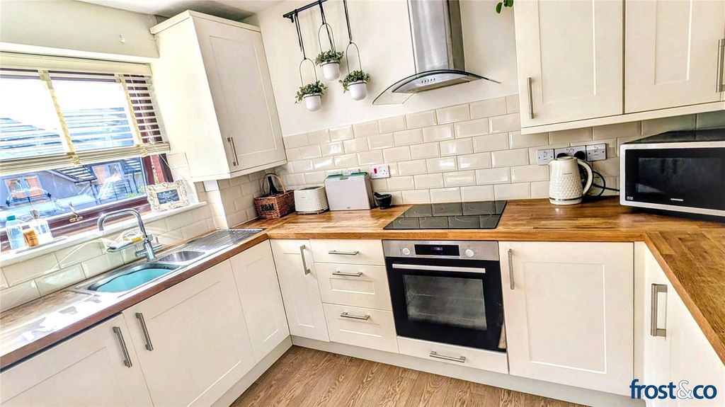 Property photo 3 of 15 Kitchen