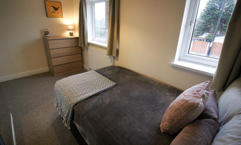 Property photo 1 of 9 Bedroom