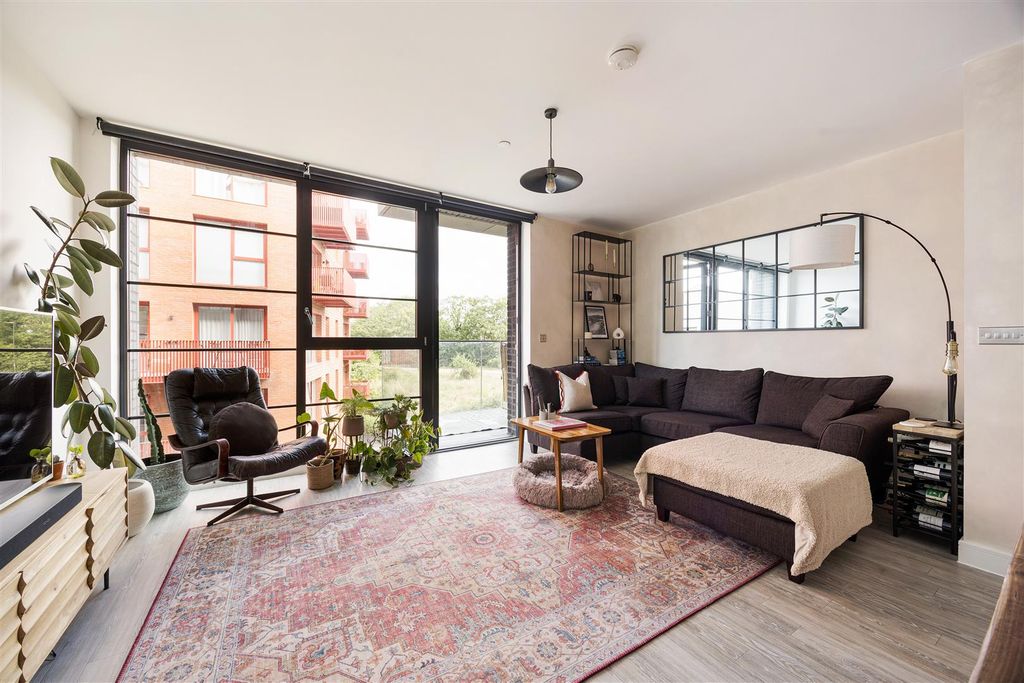 Property photo 2 of 18 Hart Yard, E3