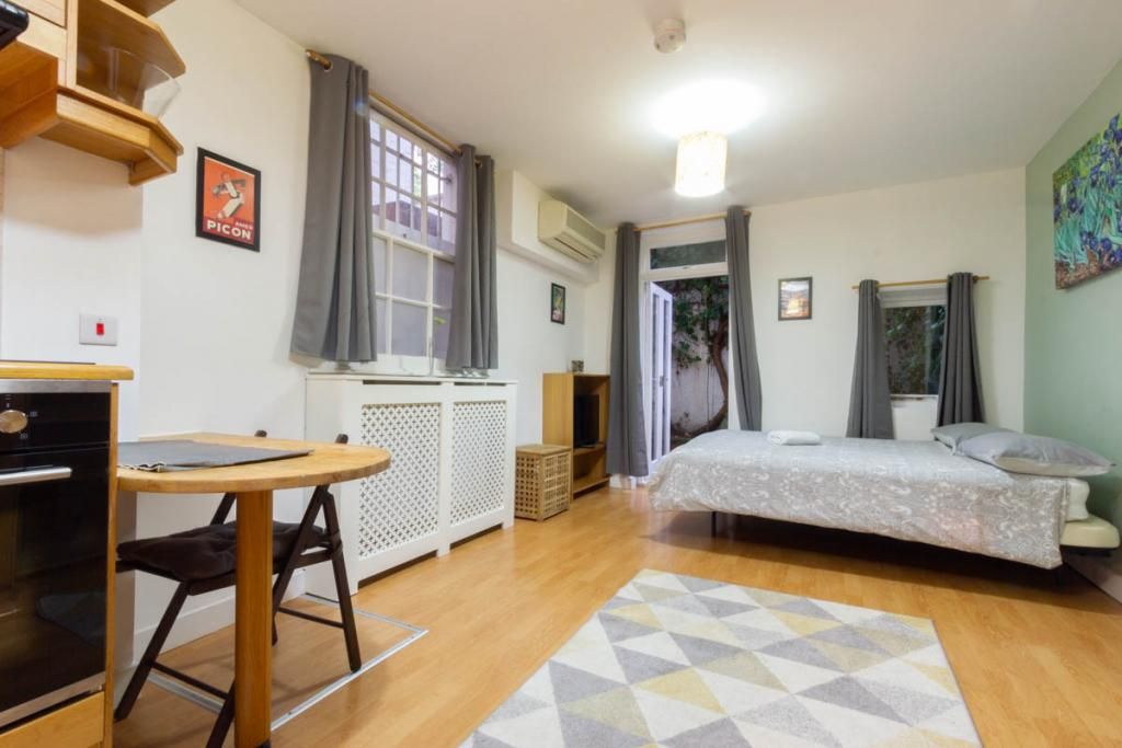 Property photo 3 of 8 Gallery