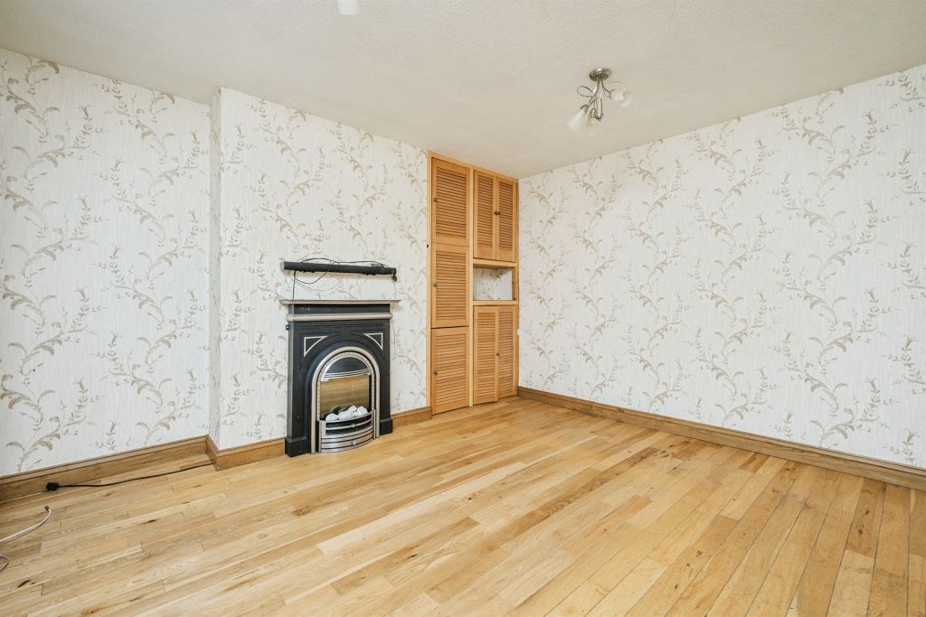 Property photo 2 of 27