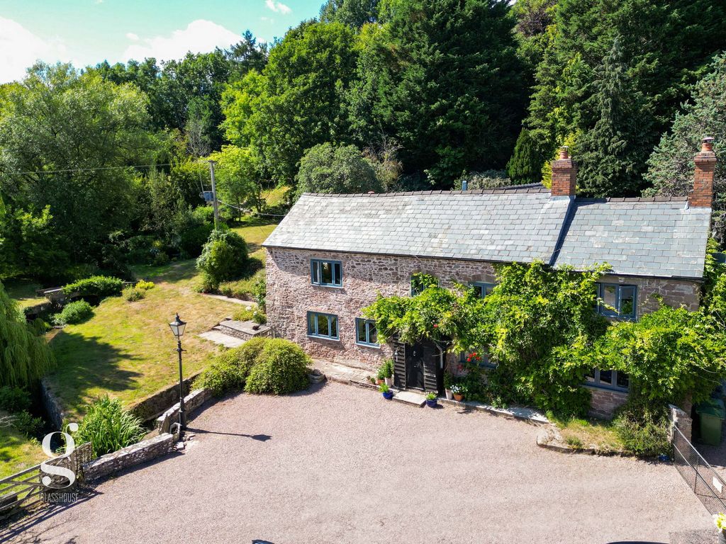 Property photo 2 of 54