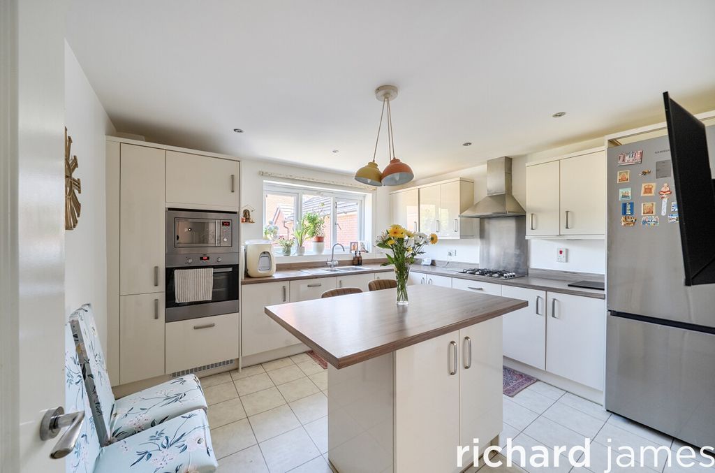 Property photo 3 of 14 B0c6Abf55c9240Fd81d41d40E1982Ad4