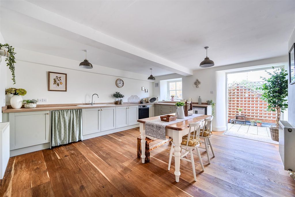Property photo 3 of 16 Kitchen Diner