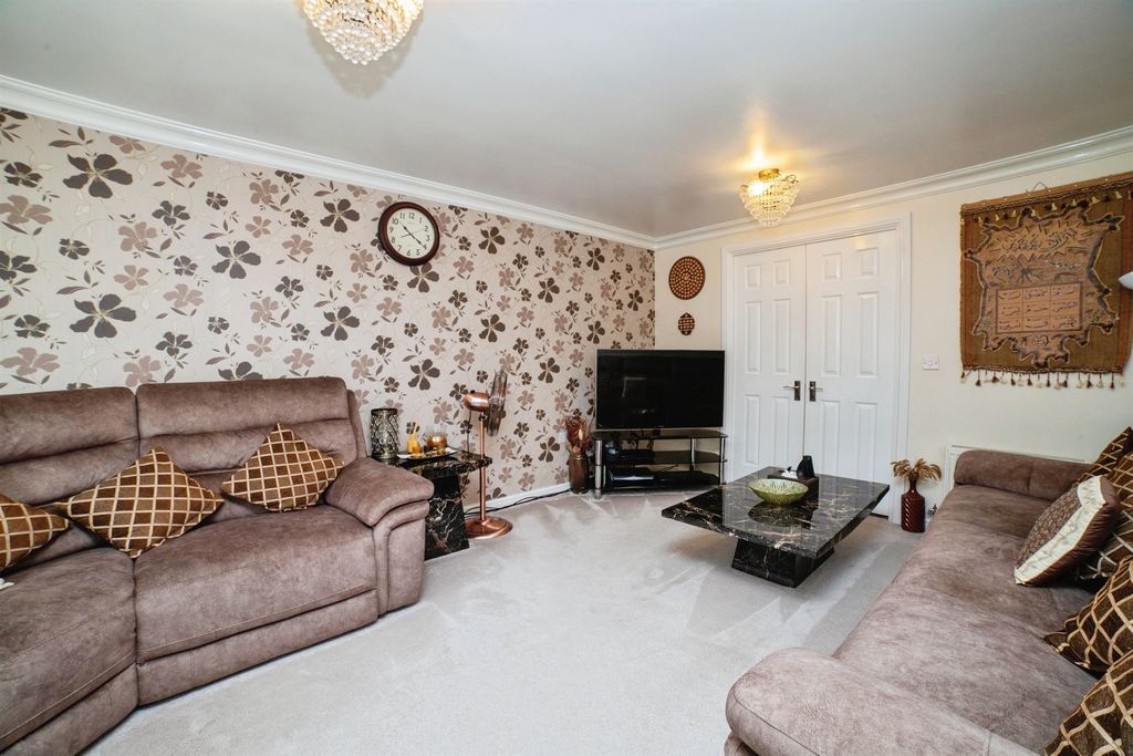 Property photo 3 of 18