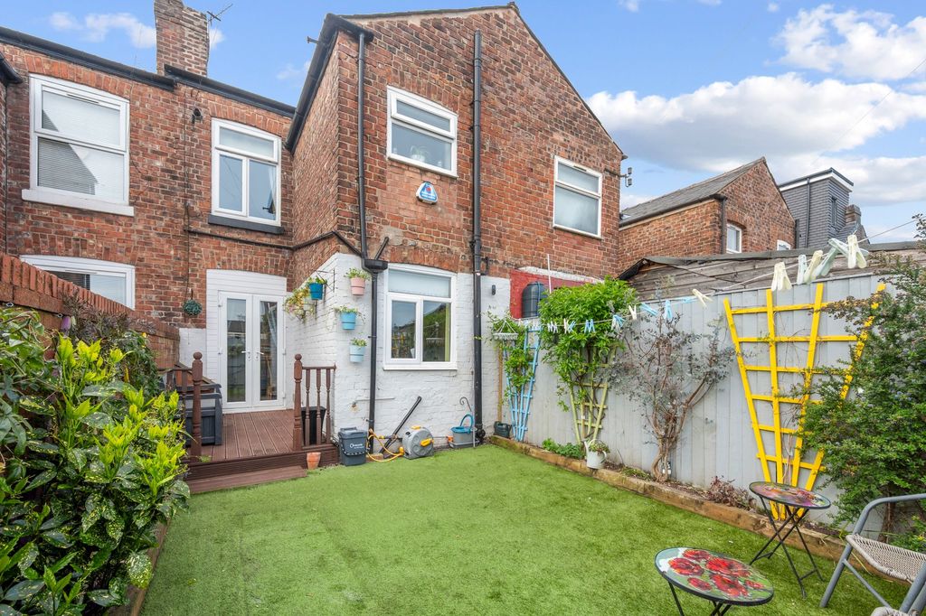 Property photo 2 of 25