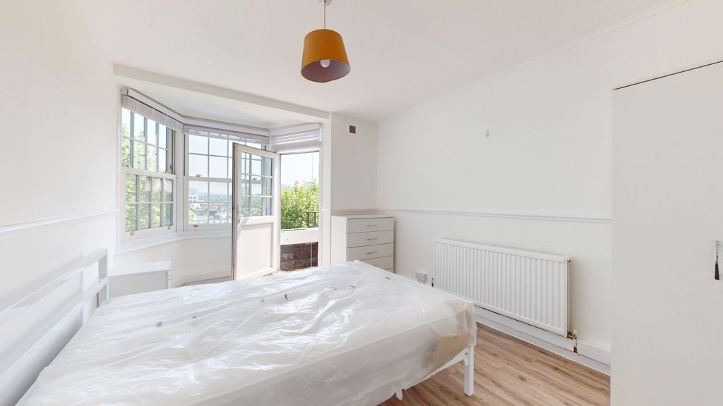 Property photo 1 of 8 Room 2