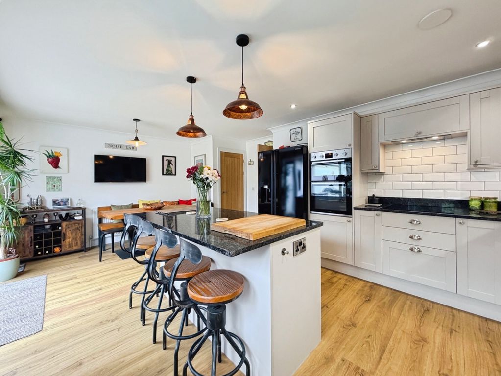 Property photo 2 of 22 5549264
