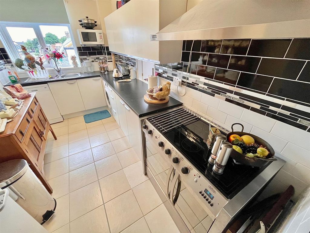 Property photo 3 of 15 Kitchen