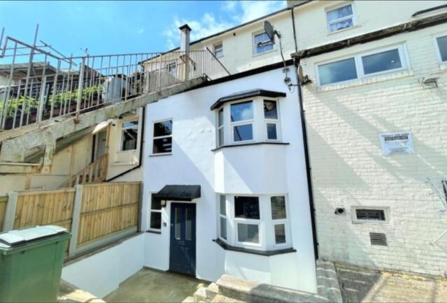 Property photo 3 of 17 Guildhall Street