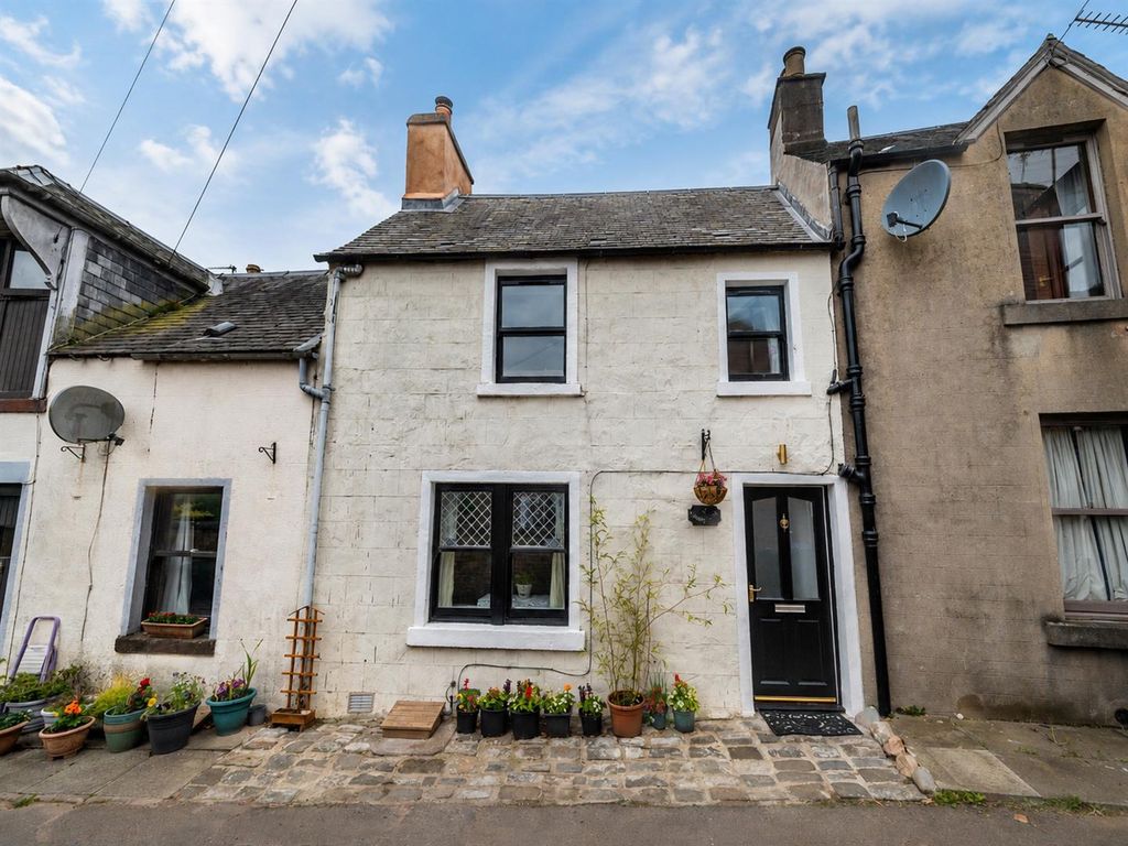 Property photo 2 of 18 2 Grants Pend Kirriemuir-1.Jpg