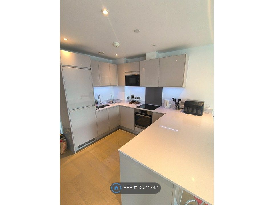Property photo 2 of 7 Kitchen