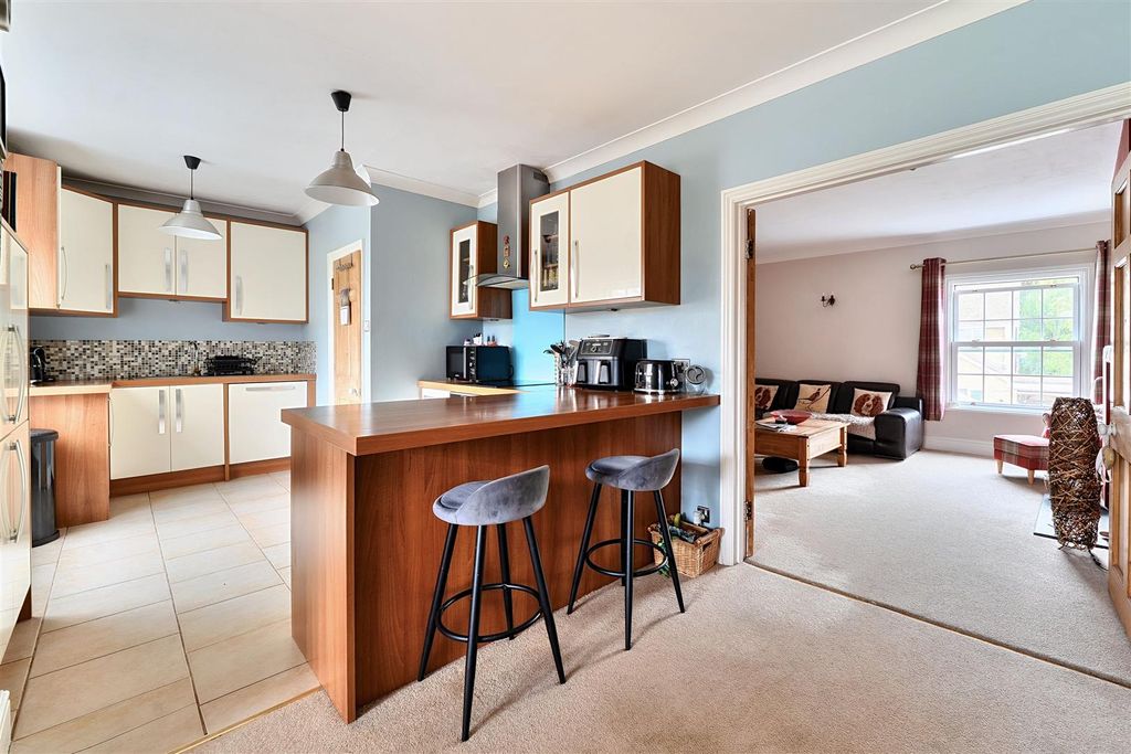 Property photo 3 of 22