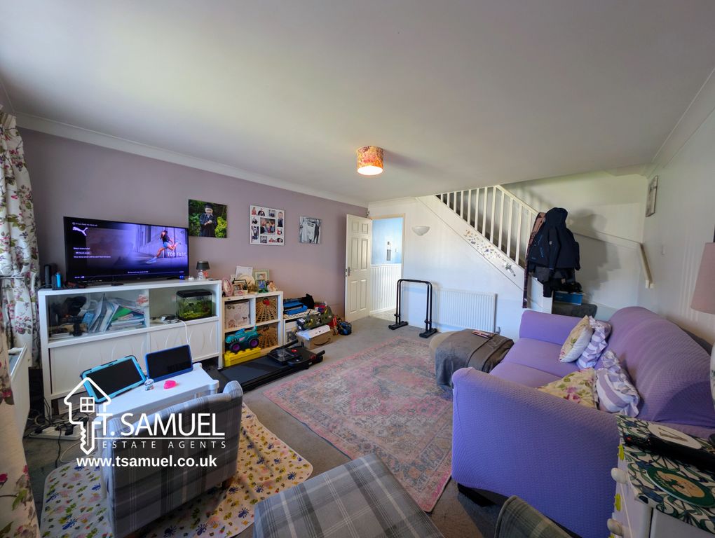 Property photo 3 of 21 Living Room