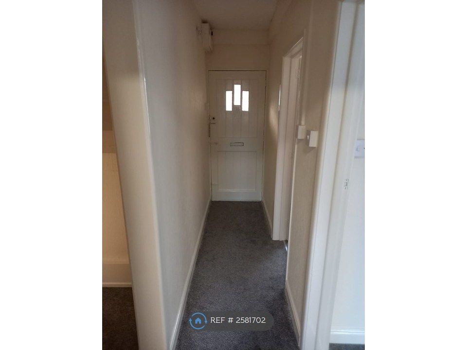 Property photo 1 of 8 Hallway