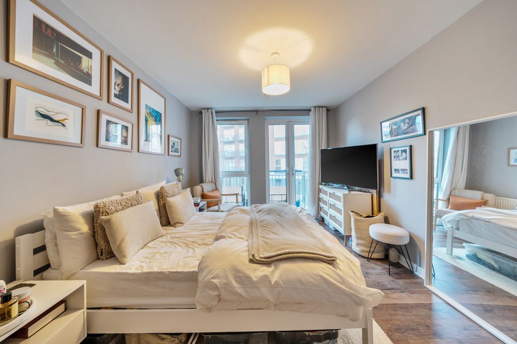 Property photo 3 of 20 1400637-18-69676A...